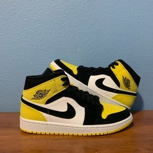 Air Jordan 1 Mid Yellow Toe 8.5